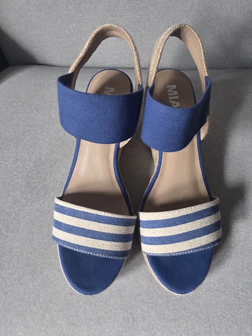 MIA toonavy blue