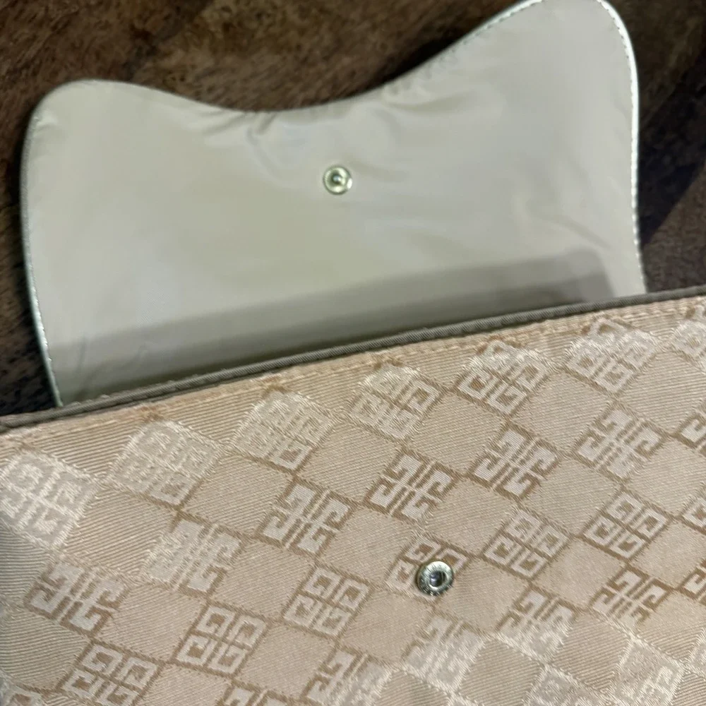 Givenchy bag excellent