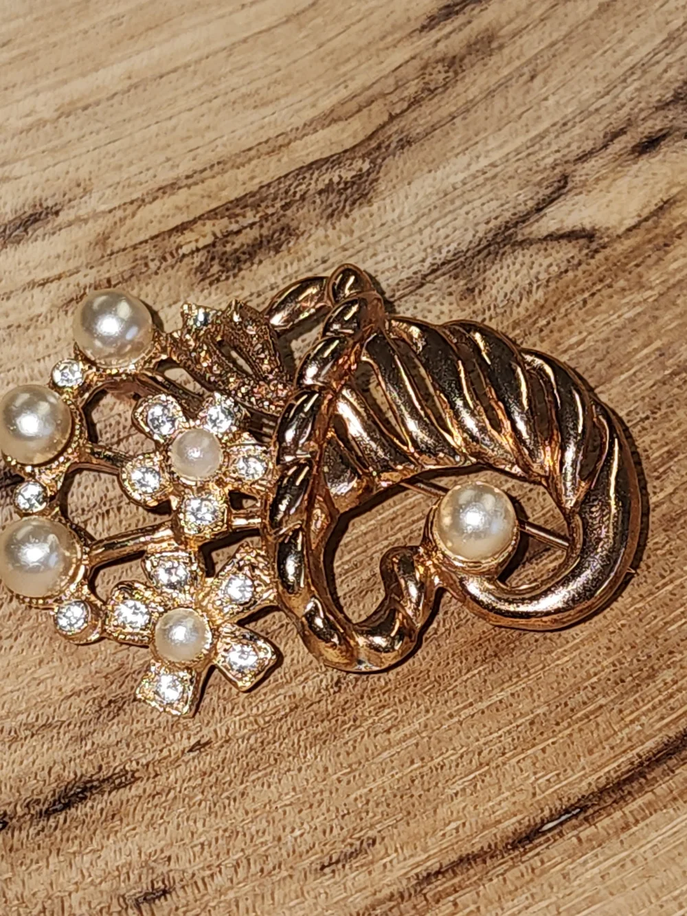 N/A elegant gold