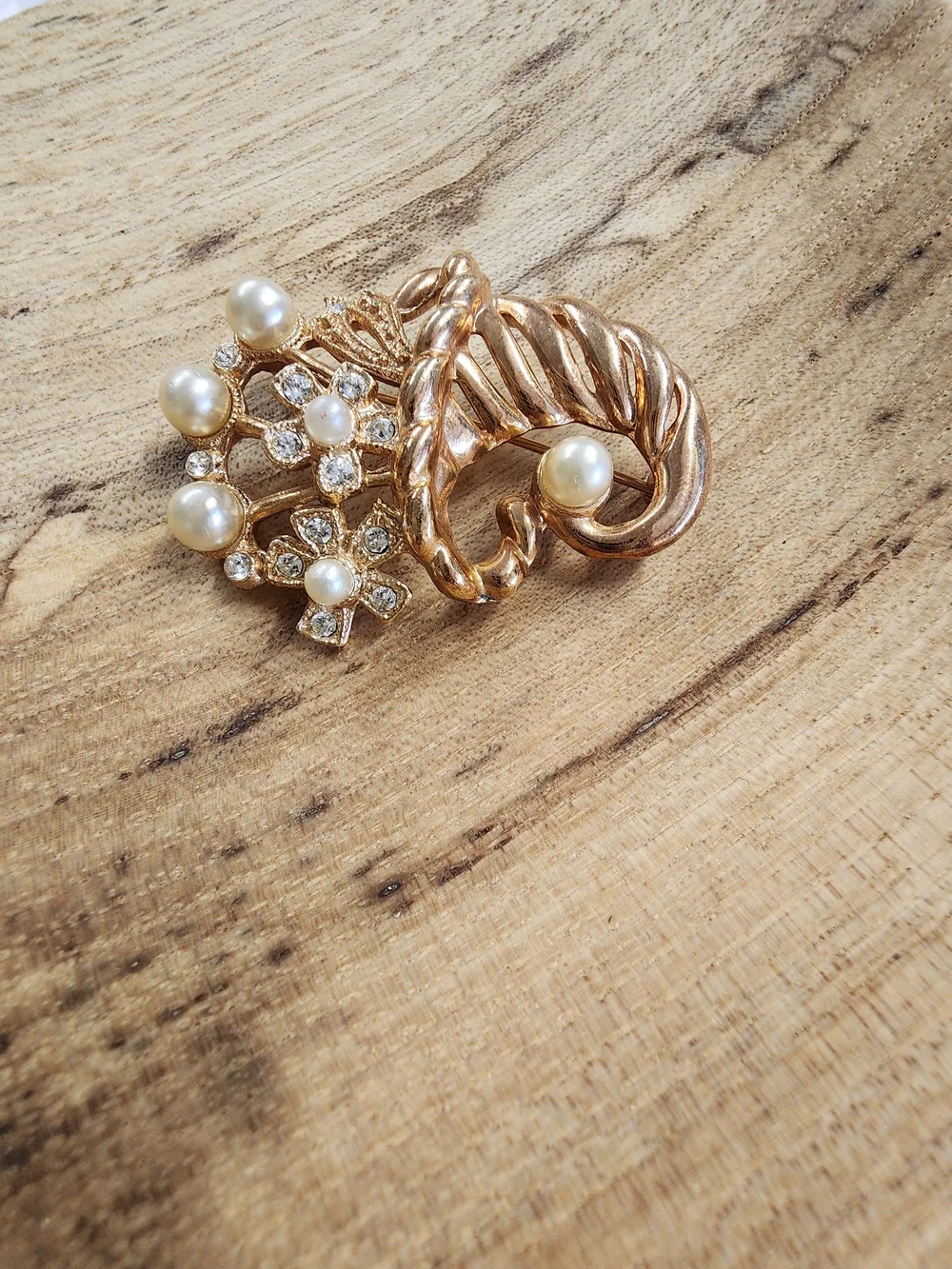 N/A elegant gold