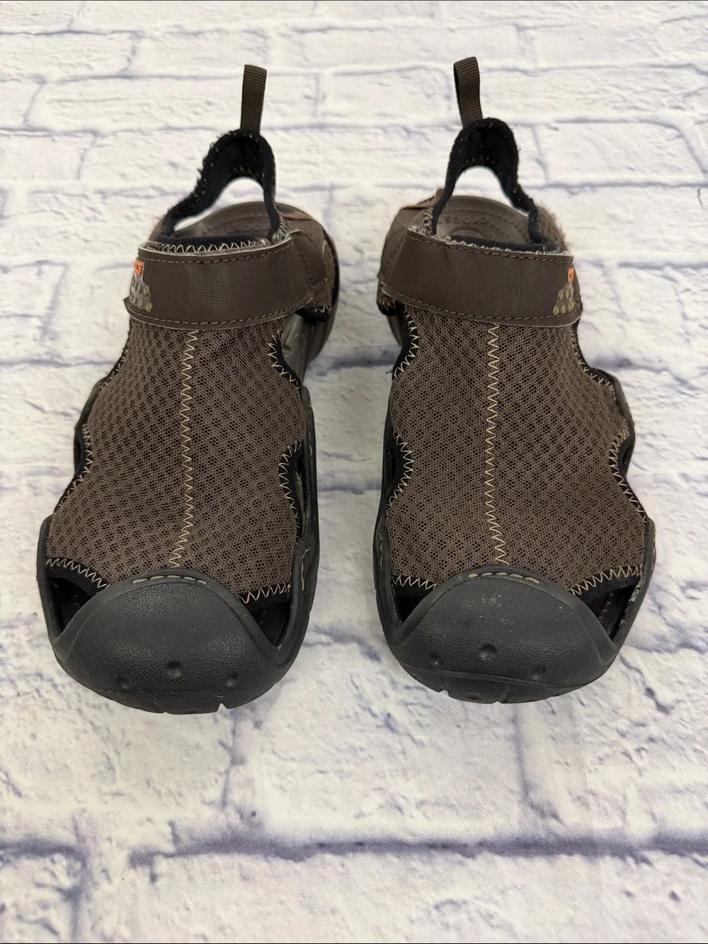 CROCS sz. 8 Swiftwater Mesh Deck Sandals Brown and Black Closed-Toe Water Shoes.