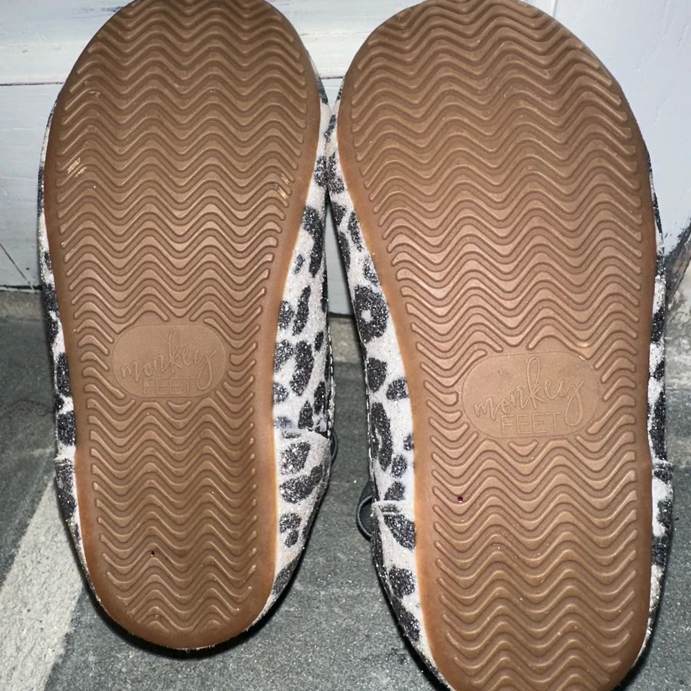 Monkey Feet Glitter Gray Leopard Print Stylish Leather Strap & Bow Slide’s