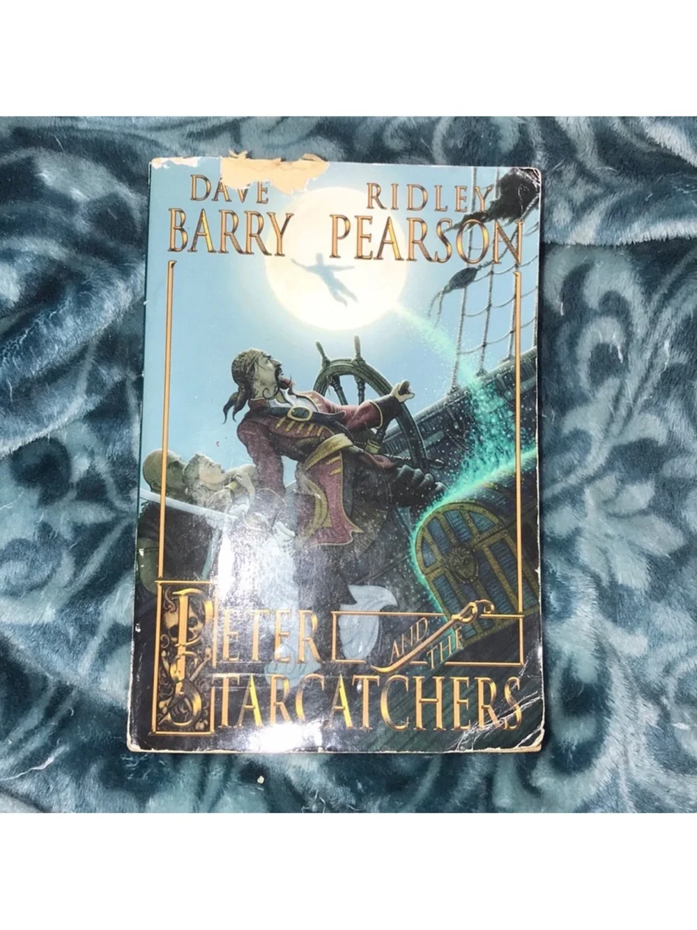 Peter and the Starcatchers Illustrated paperback - Blue Cover damaged