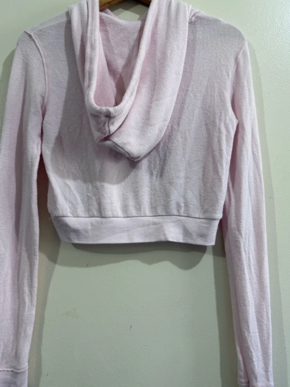 ALO Yoga light cropped