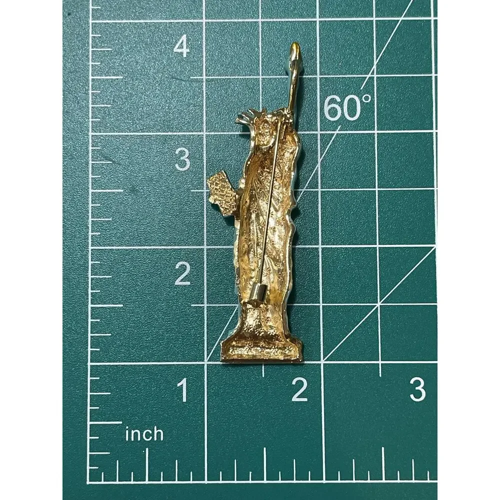 Unknown type brooch