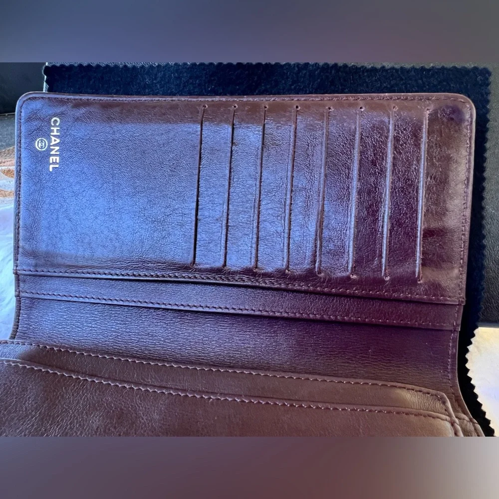 CHANEL elegant wallet