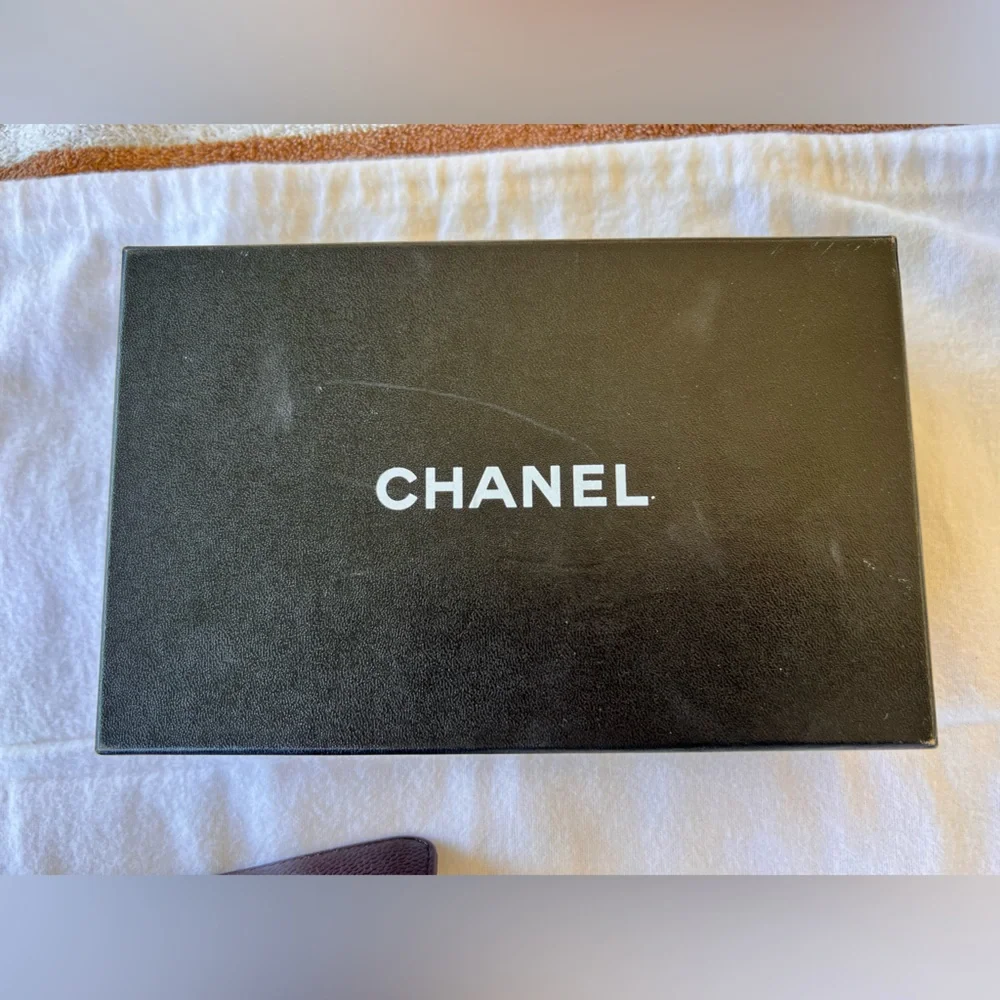 CHANEL elegant wallet