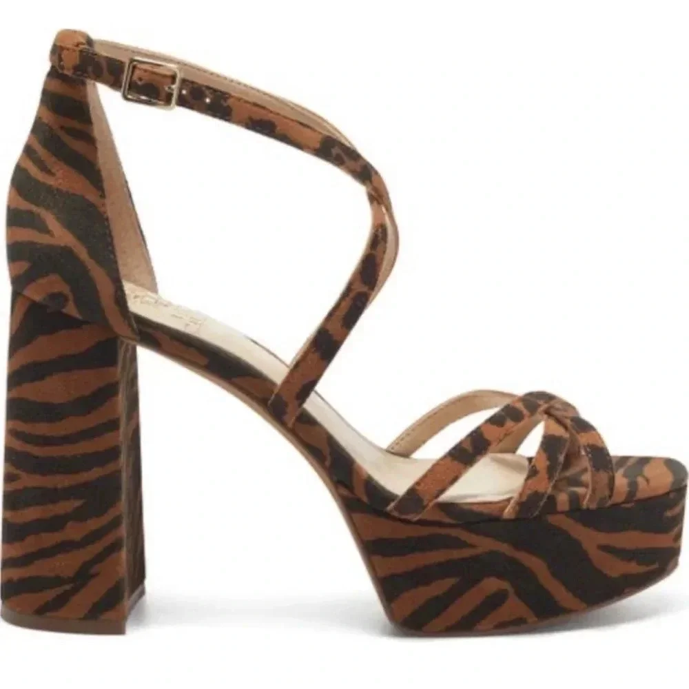 Vince Camuto new box