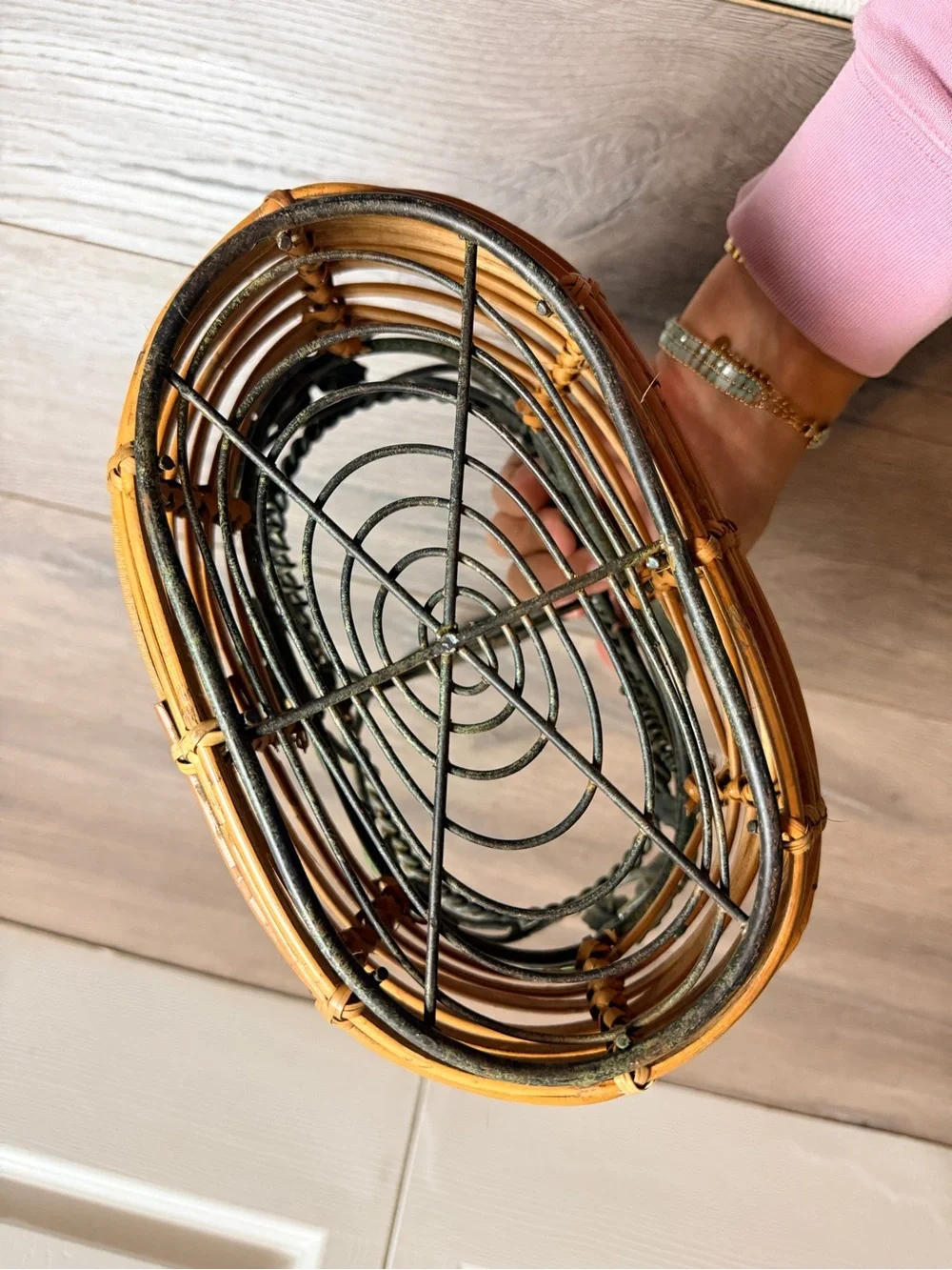🌿 Vintage 90’s Woven Rattan and Metal Green Vine Accent Wicker Wine Basket 🍷