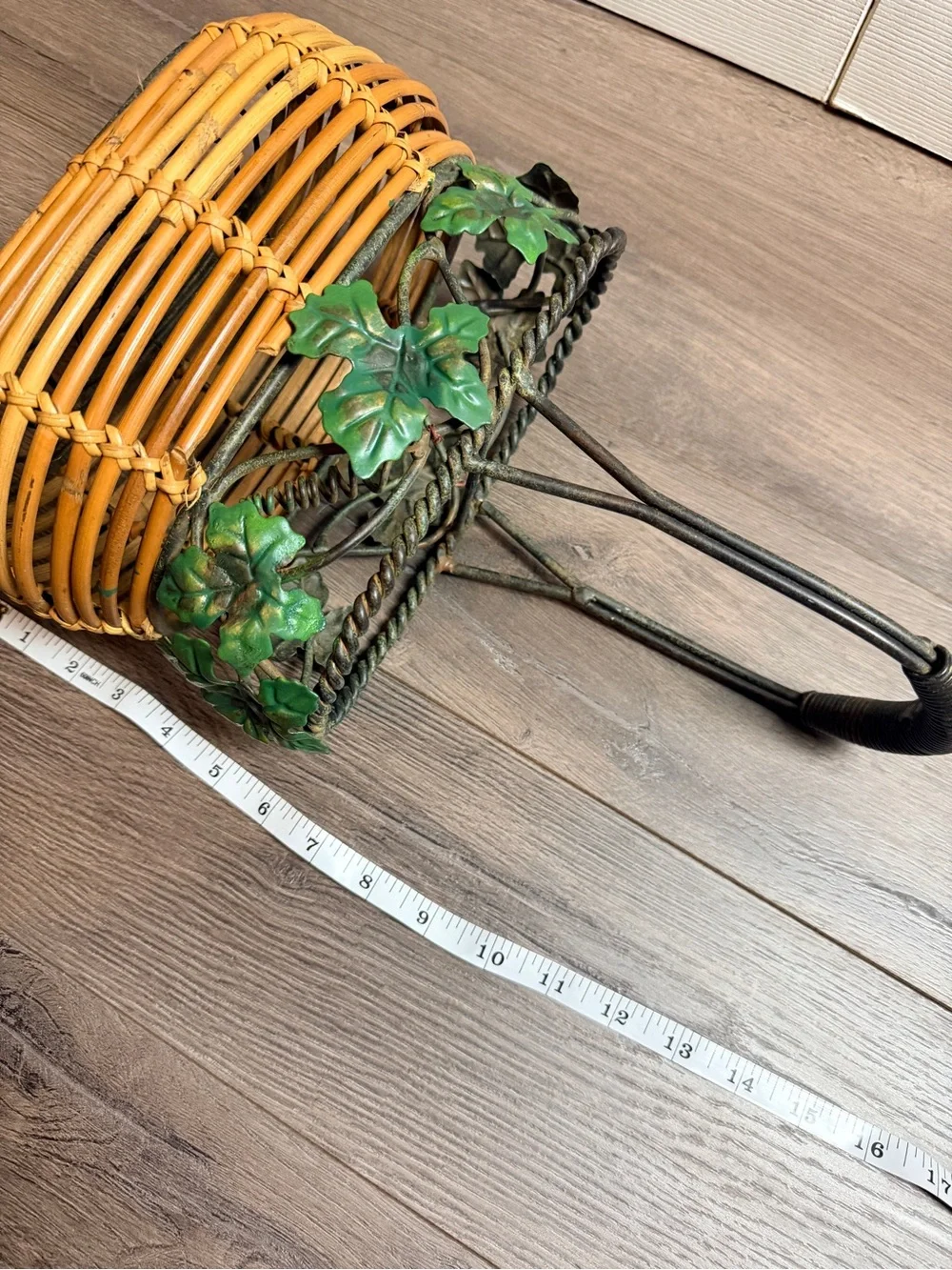 🌿 Vintage 90’s Woven Rattan and Metal Green Vine Accent Wicker Wine Basket 🍷