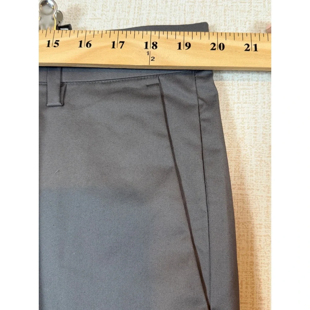NWT Banana Republic Mens Gray Stretch Chino Shorts Golf Casual Quick Dry Size 38