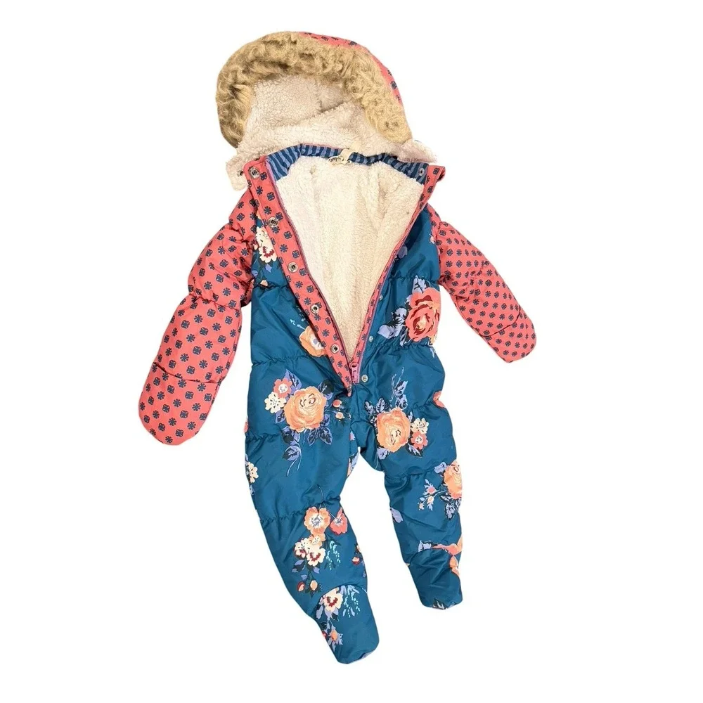Matilda Jane hood detaches