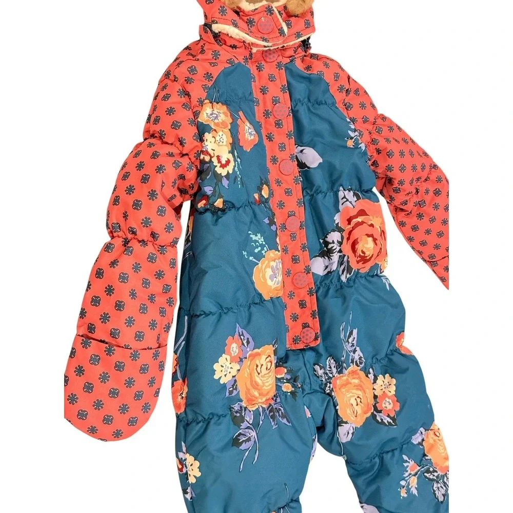 Matilda Jane hood detaches