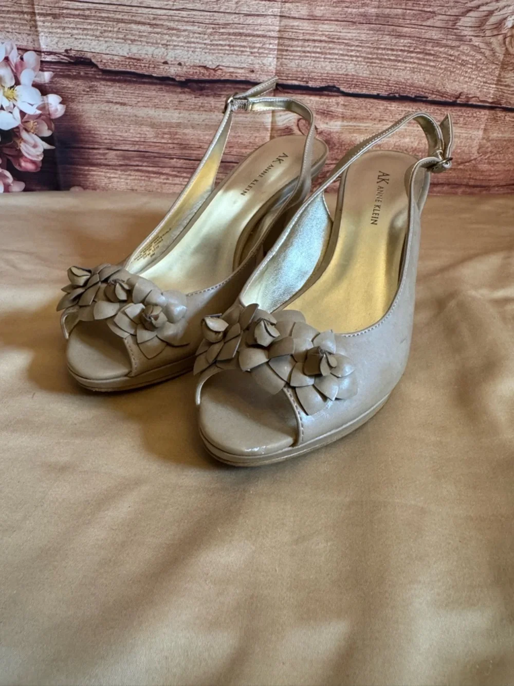 Anne Klein Slingback Heels Taupe Floral Peep Toe Pumps Size 9M Classic Neutral