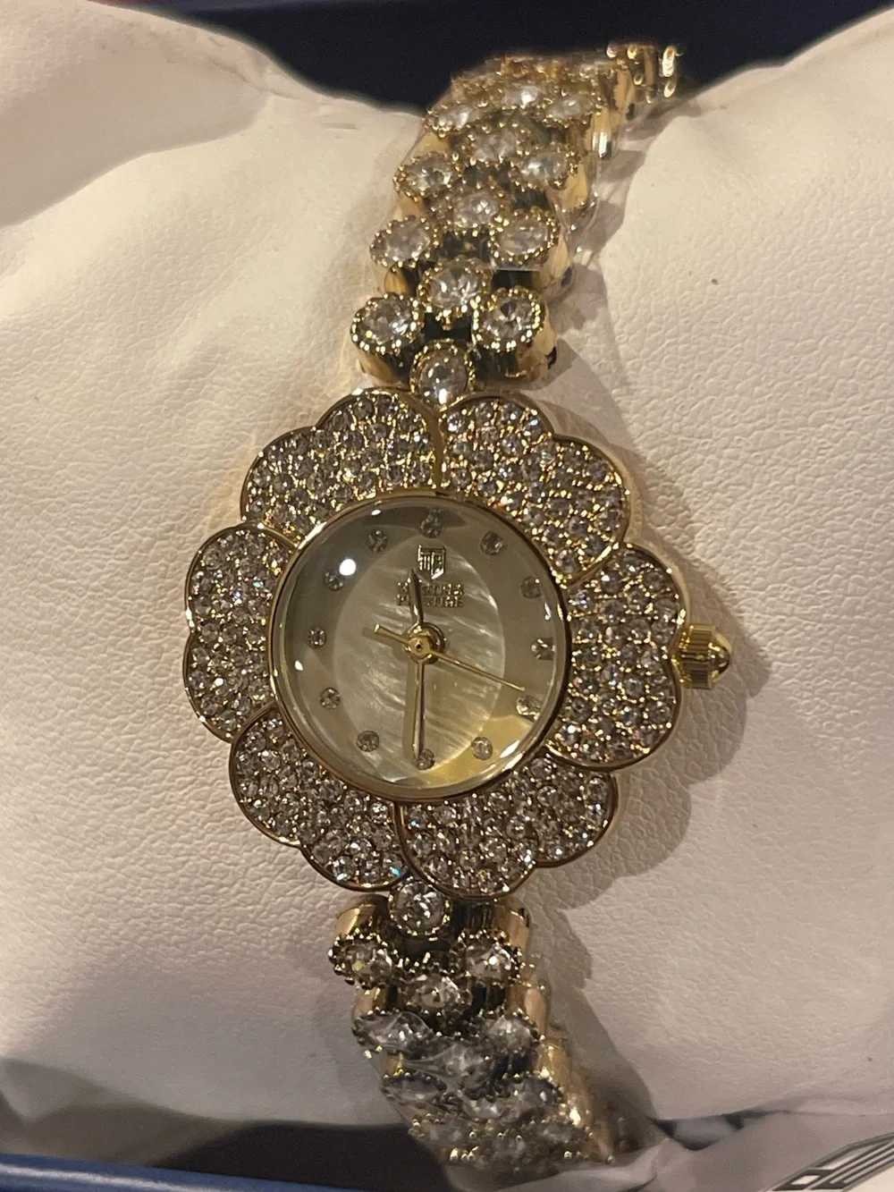 Invicta elegant gold