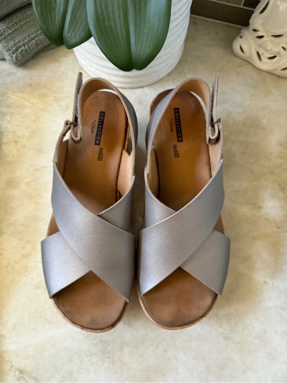 Clark’s collection Stasha wedge sandals Sz 9 metallic