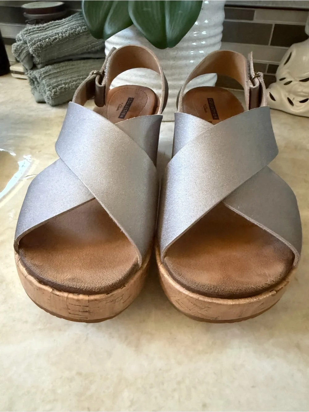 Clark’s collection Stasha wedge sandals Sz 9 metallic
