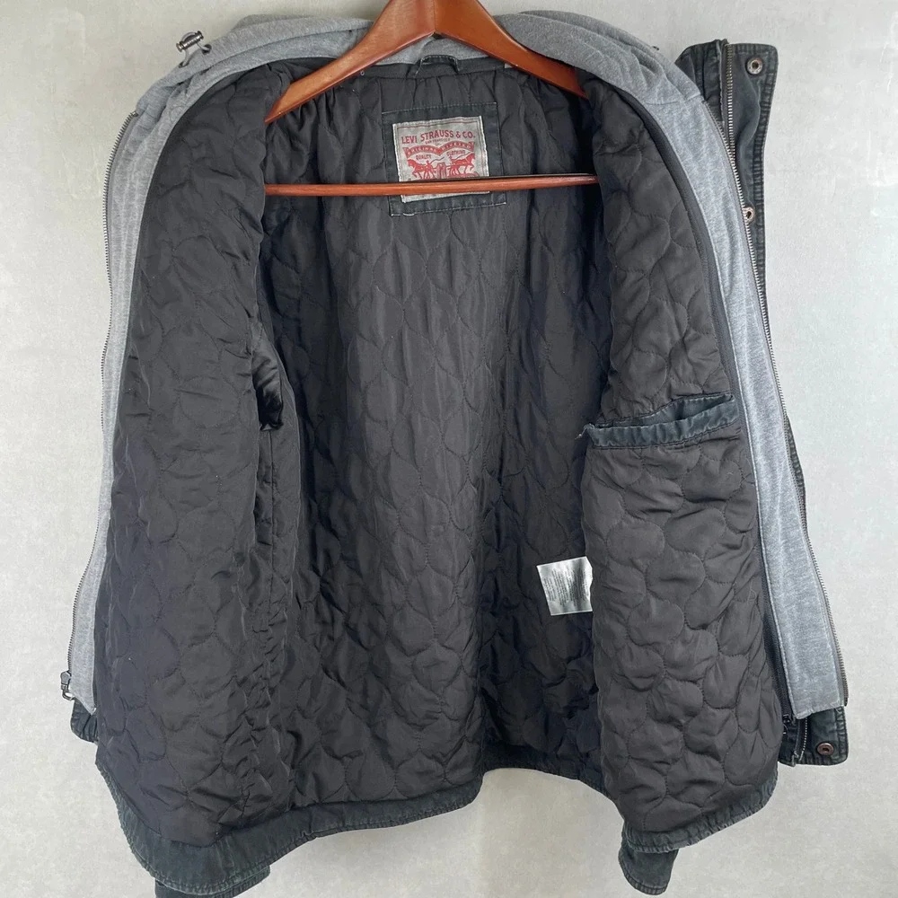 Levis distressing washwear