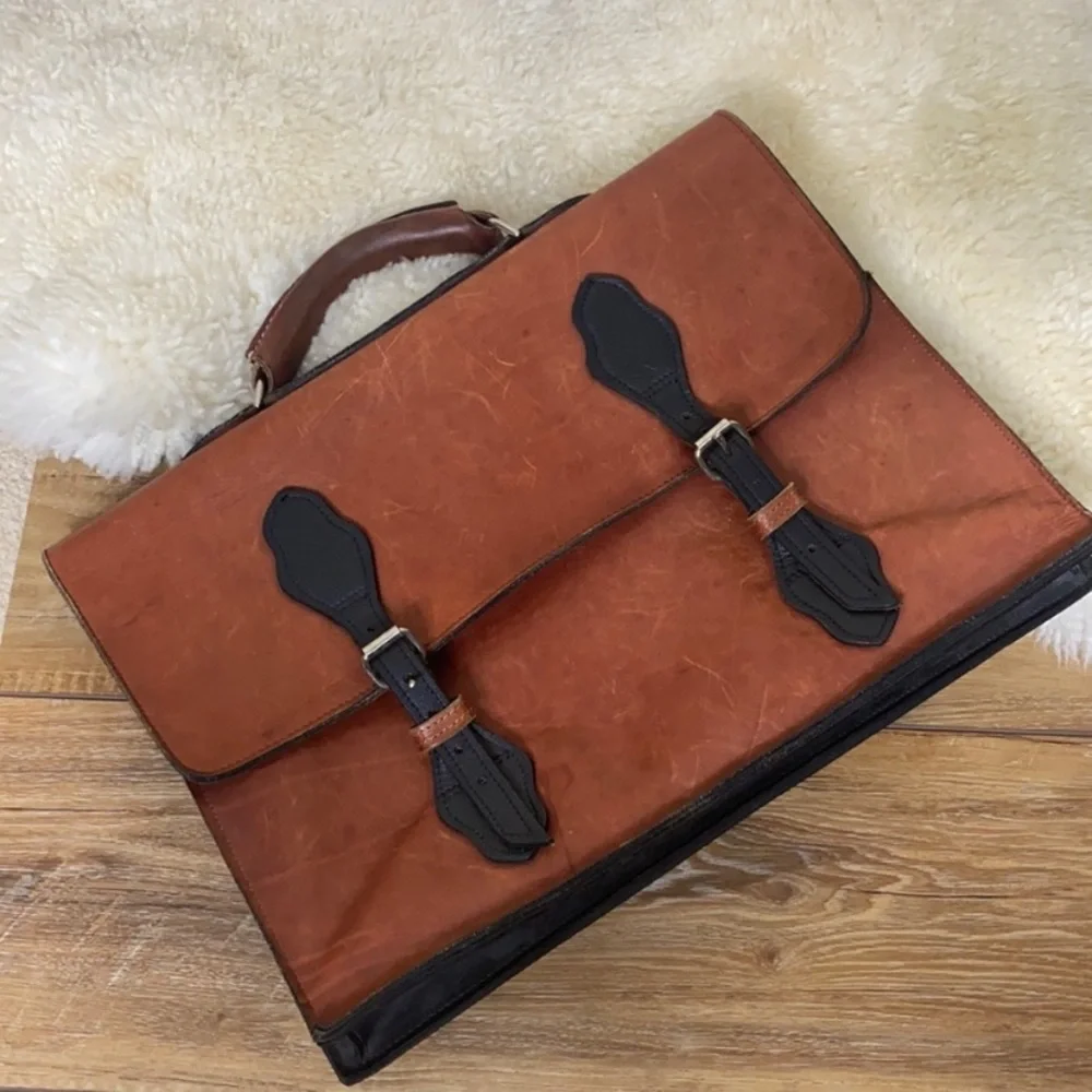 Leather Briefcase‎