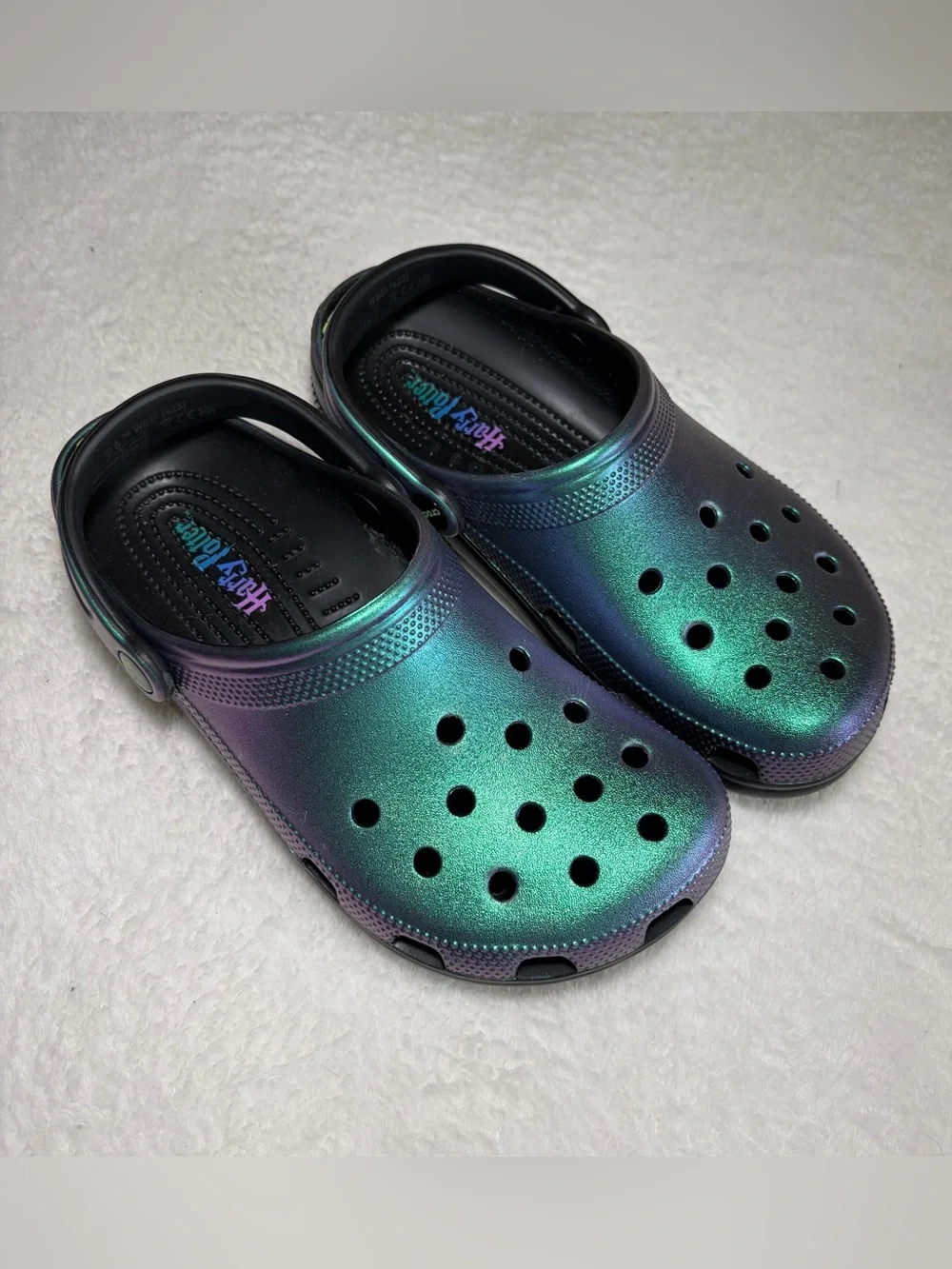 CROCS iridescent green