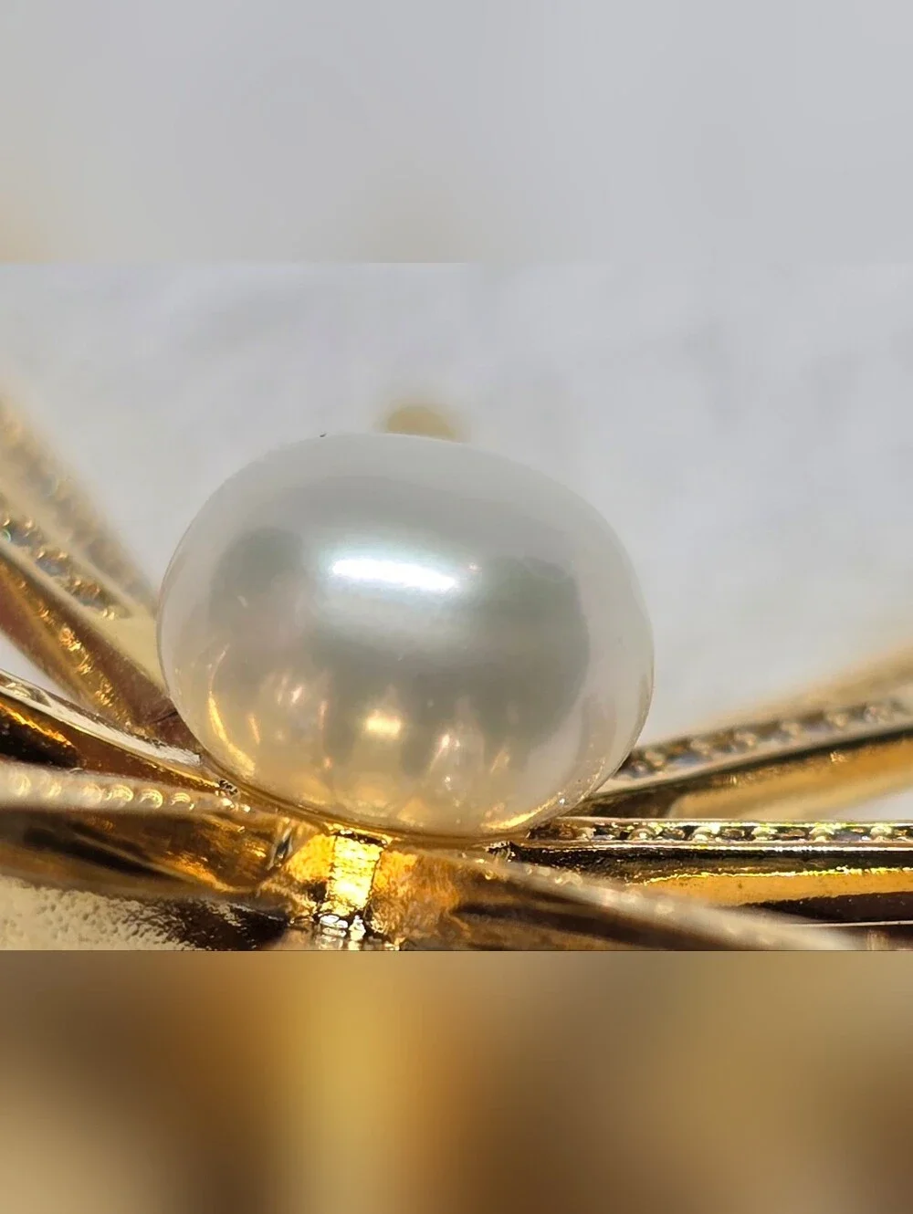 Large Gold Tone Starburst Sunburst Faux Pearl Crystal Brooch Pin 2¼