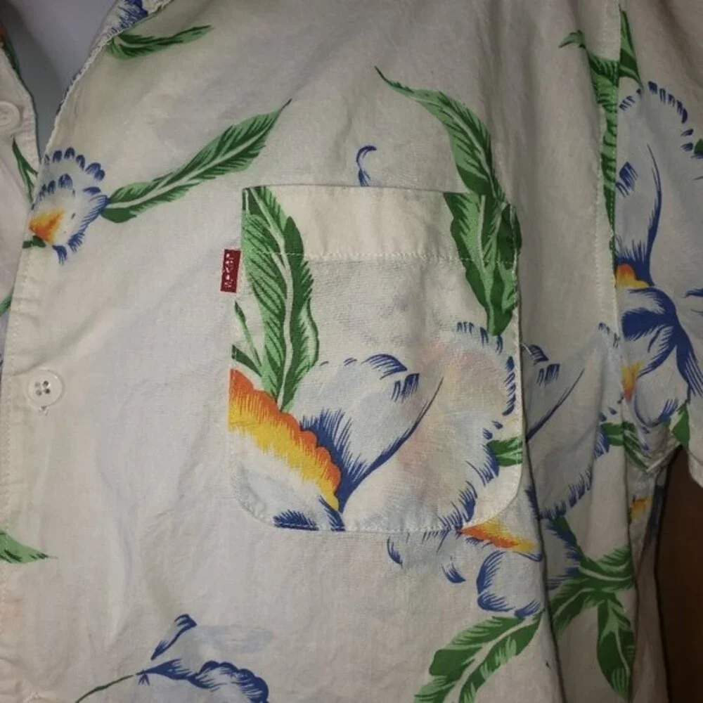 Levis levis white