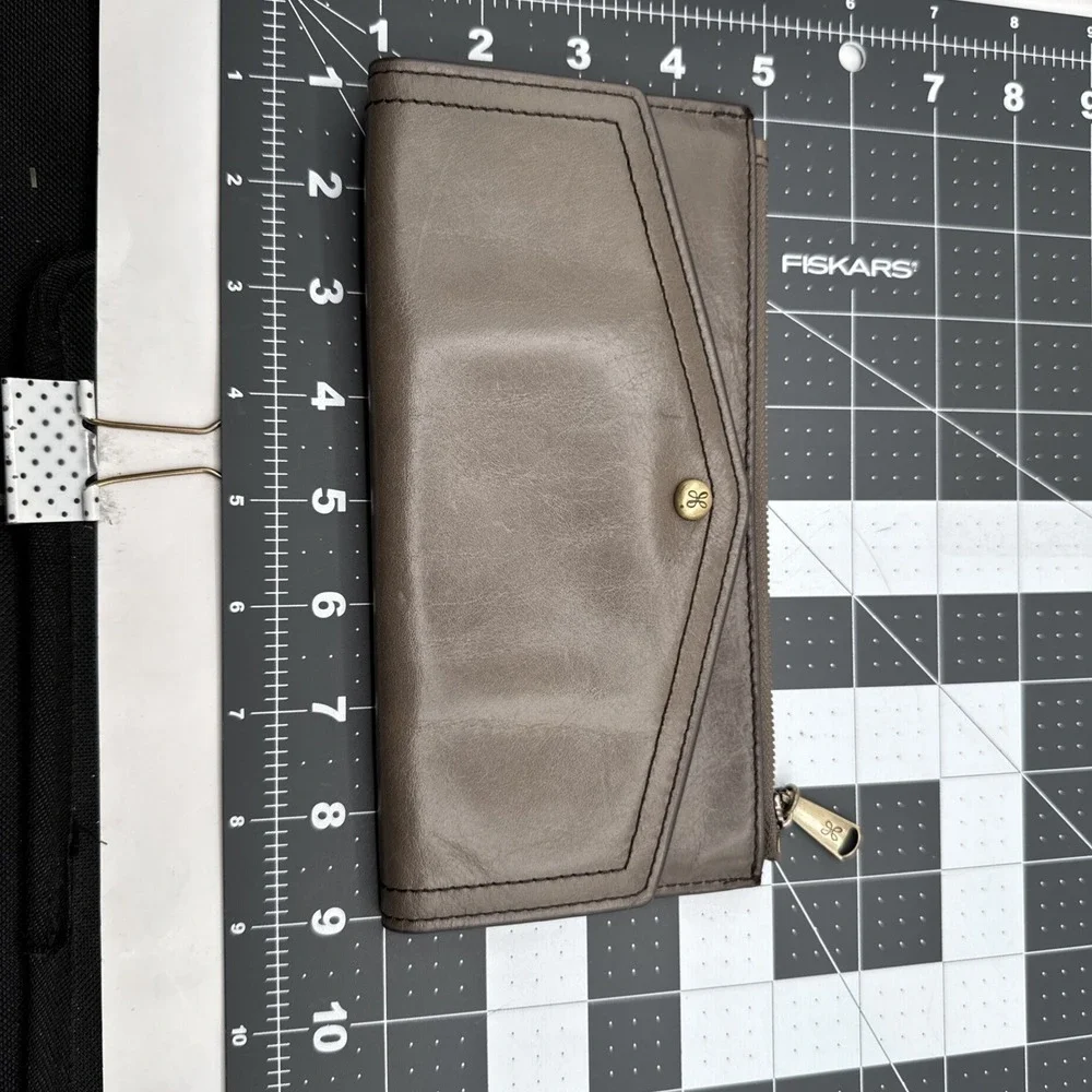 Hobo International Soft Brown Gray Leather Womens Long Wallet Clutch Zip‎
