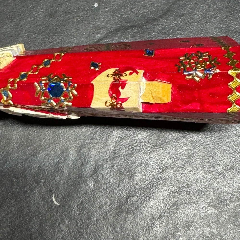 Unbranded hand carved