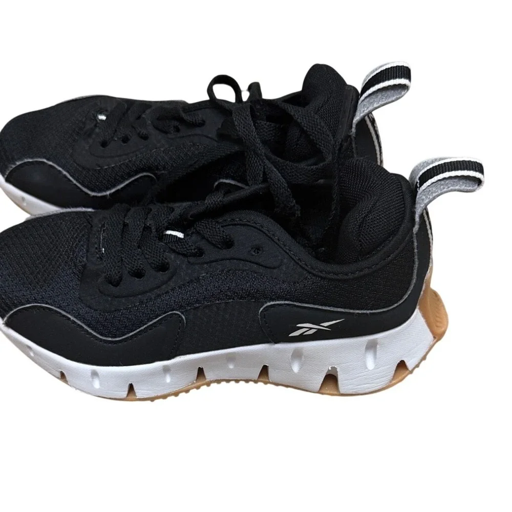 Reebok Zig Dynamica‎ Kids Sneakers Black White Gum Sole Athletic Shoes