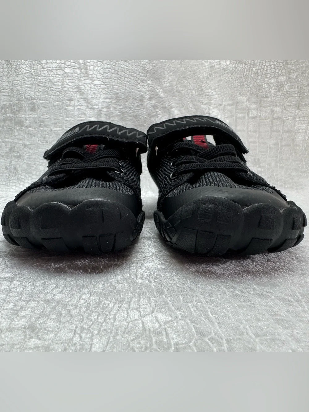 Kubua kids barefoot