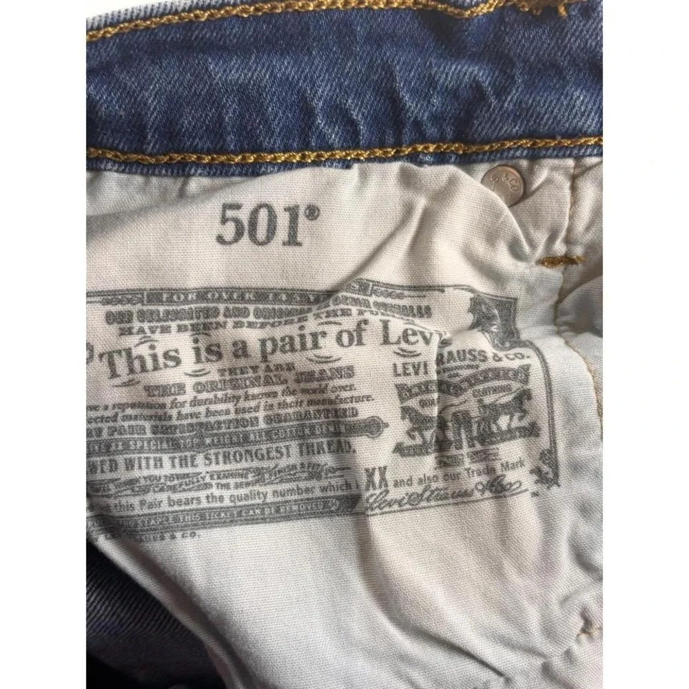 Levis 501 Original Fit Jeans Mens Medium Wash Blue Straight Leg Button Fly 28x30