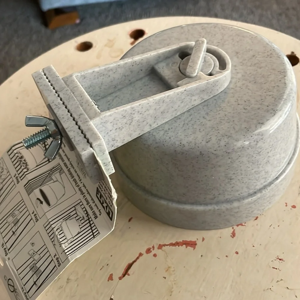 Lixit crock packaging suited
