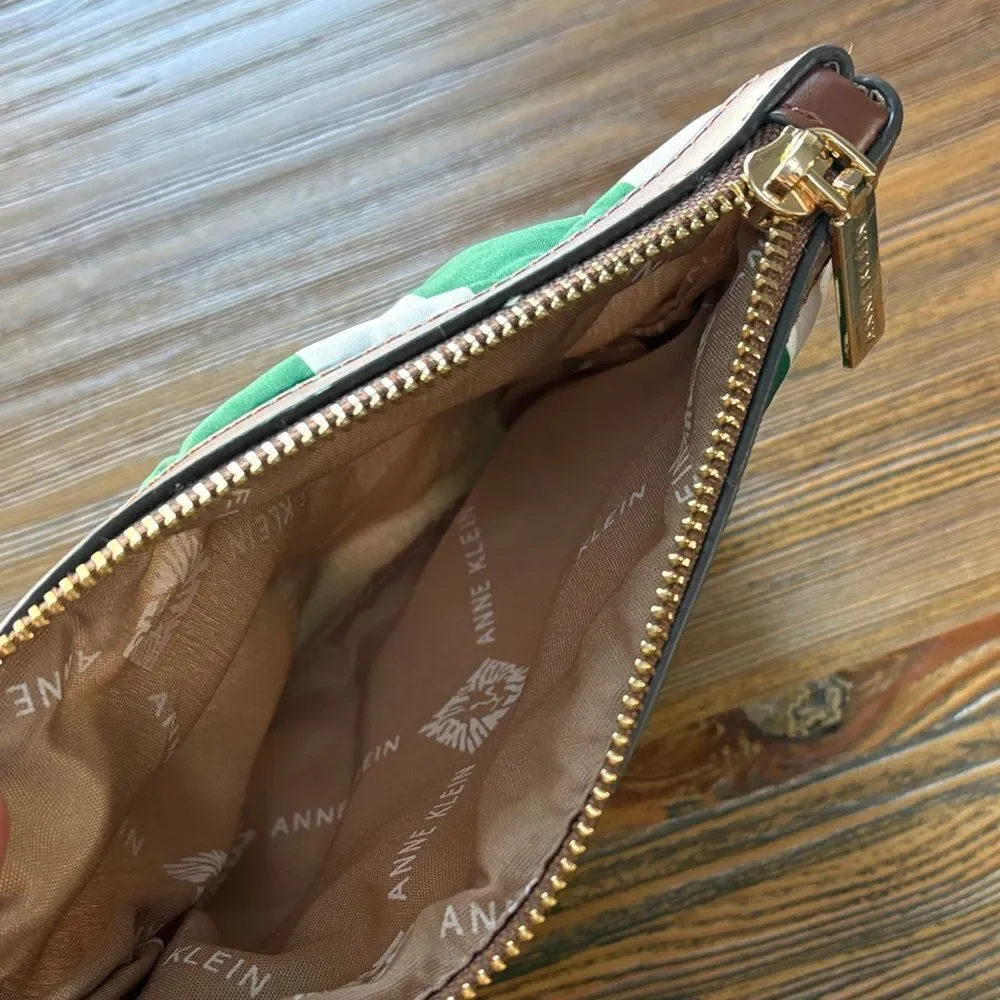 Anne Klein outings green brown