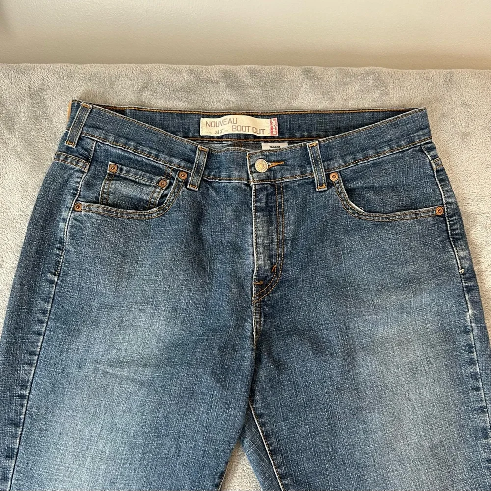 Levis this pair