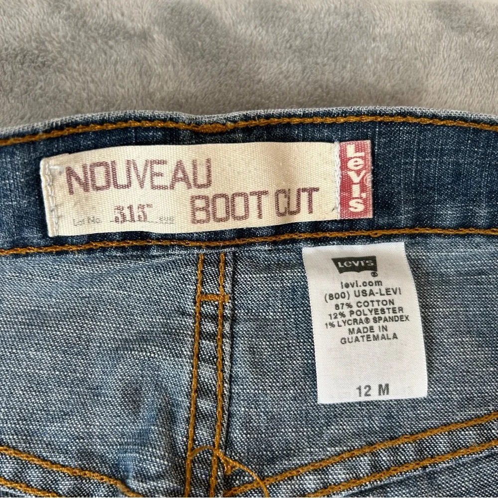 Levis this pair