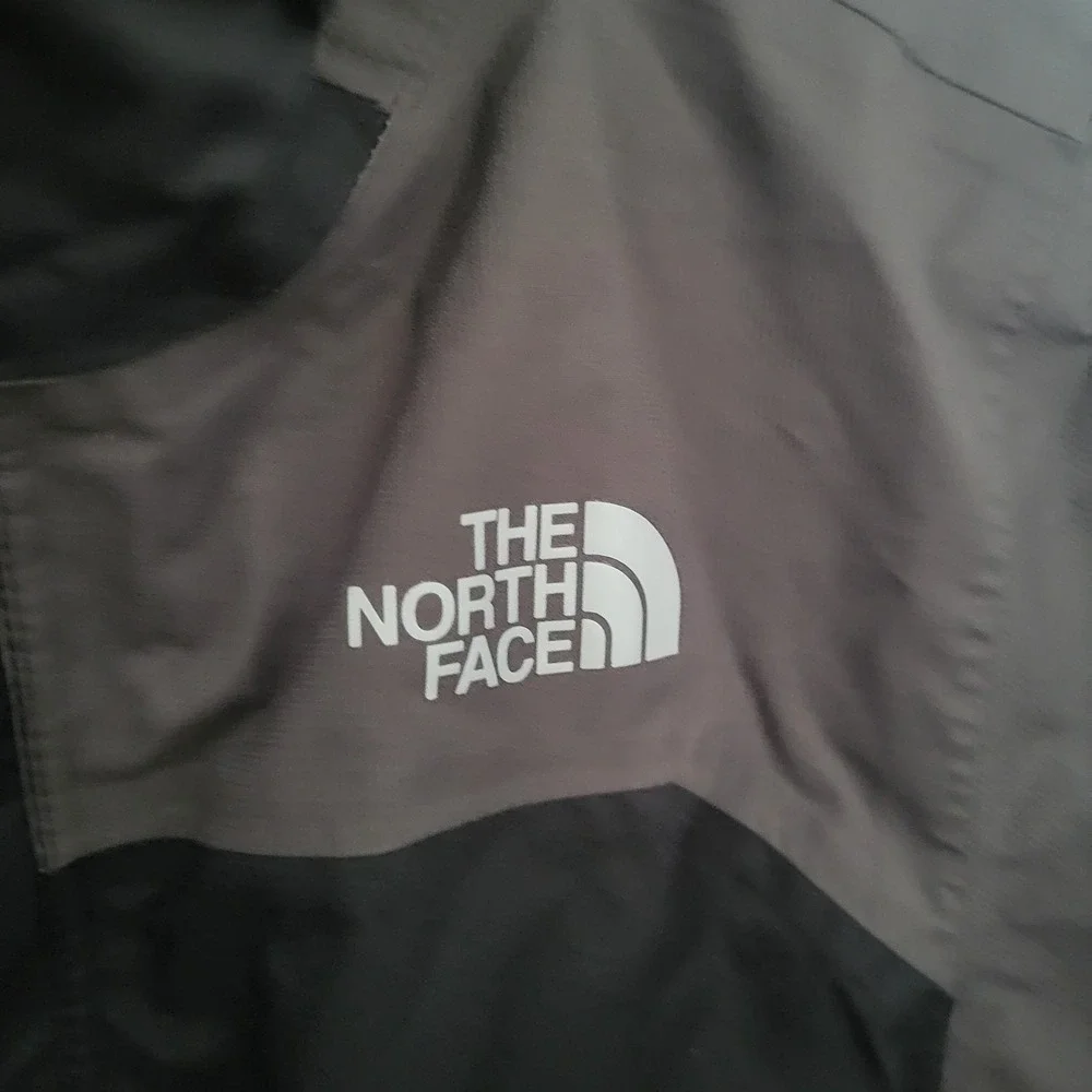 The North Face Boys XS 6 DryVent rain jacket grey, black yellow Full Zip Hooded