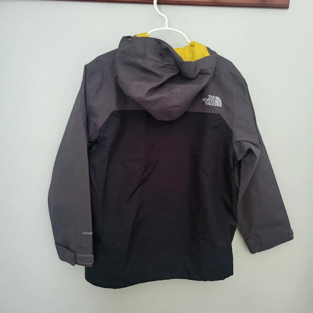 The North Face Boys XS 6 DryVent rain jacket grey, black yellow Full Zip Hooded