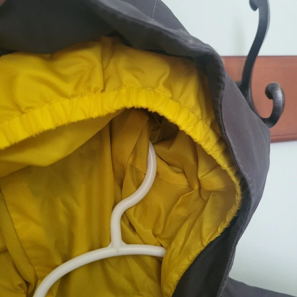 The North Face Boys XS 6 DryVent rain jacket grey, black yellow Full Zip Hooded