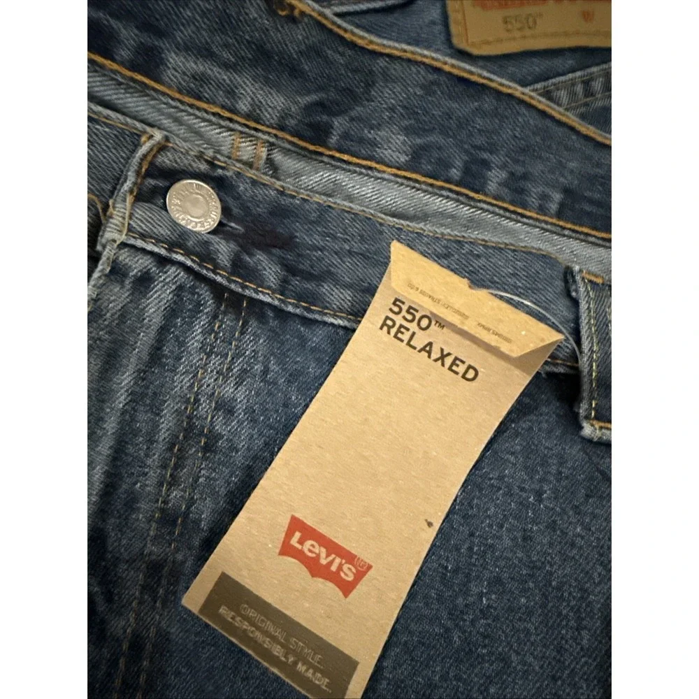 Levi's 550 Relaxed Fit Tapered Leg Medium Wash‎ Blue Jeans Size 50x30, NWT