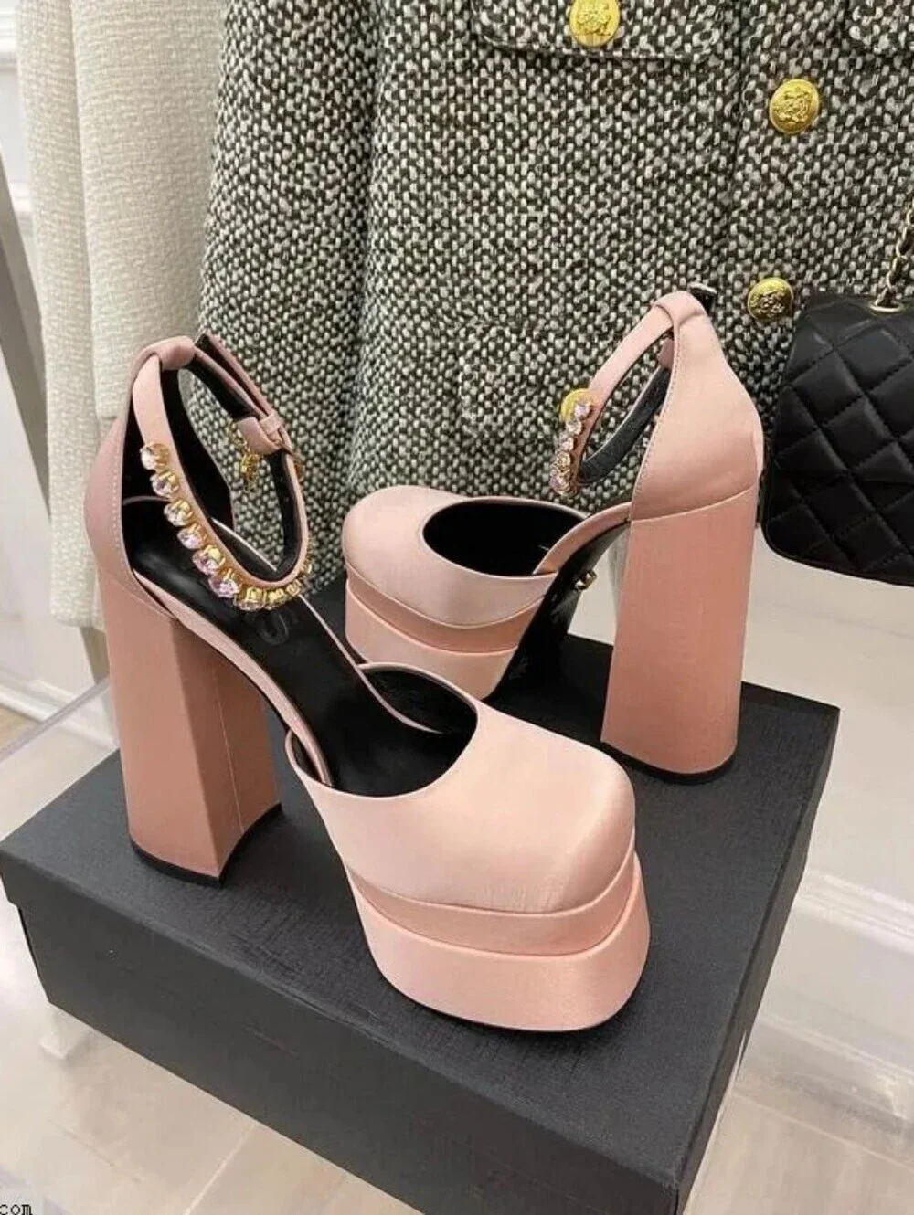 N/A chic platform