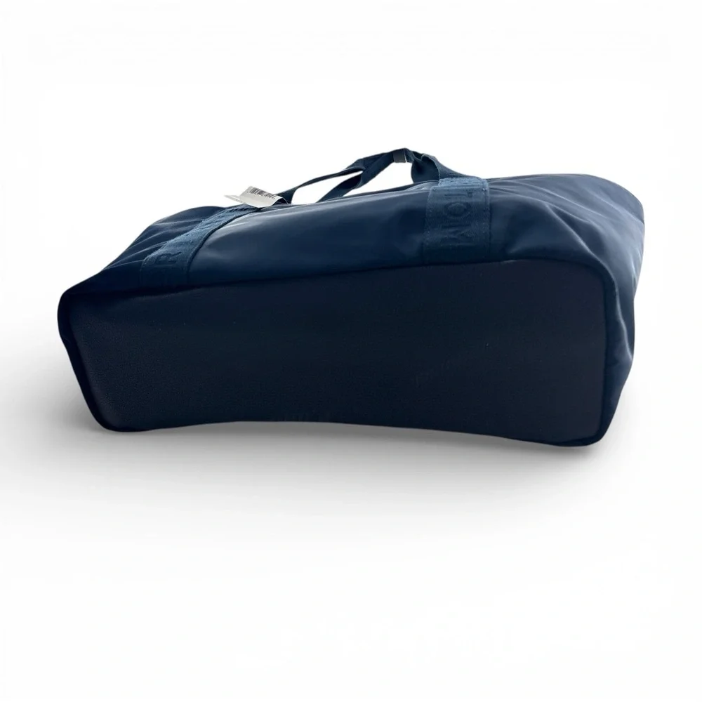 Tommy Hilfiger stay organized