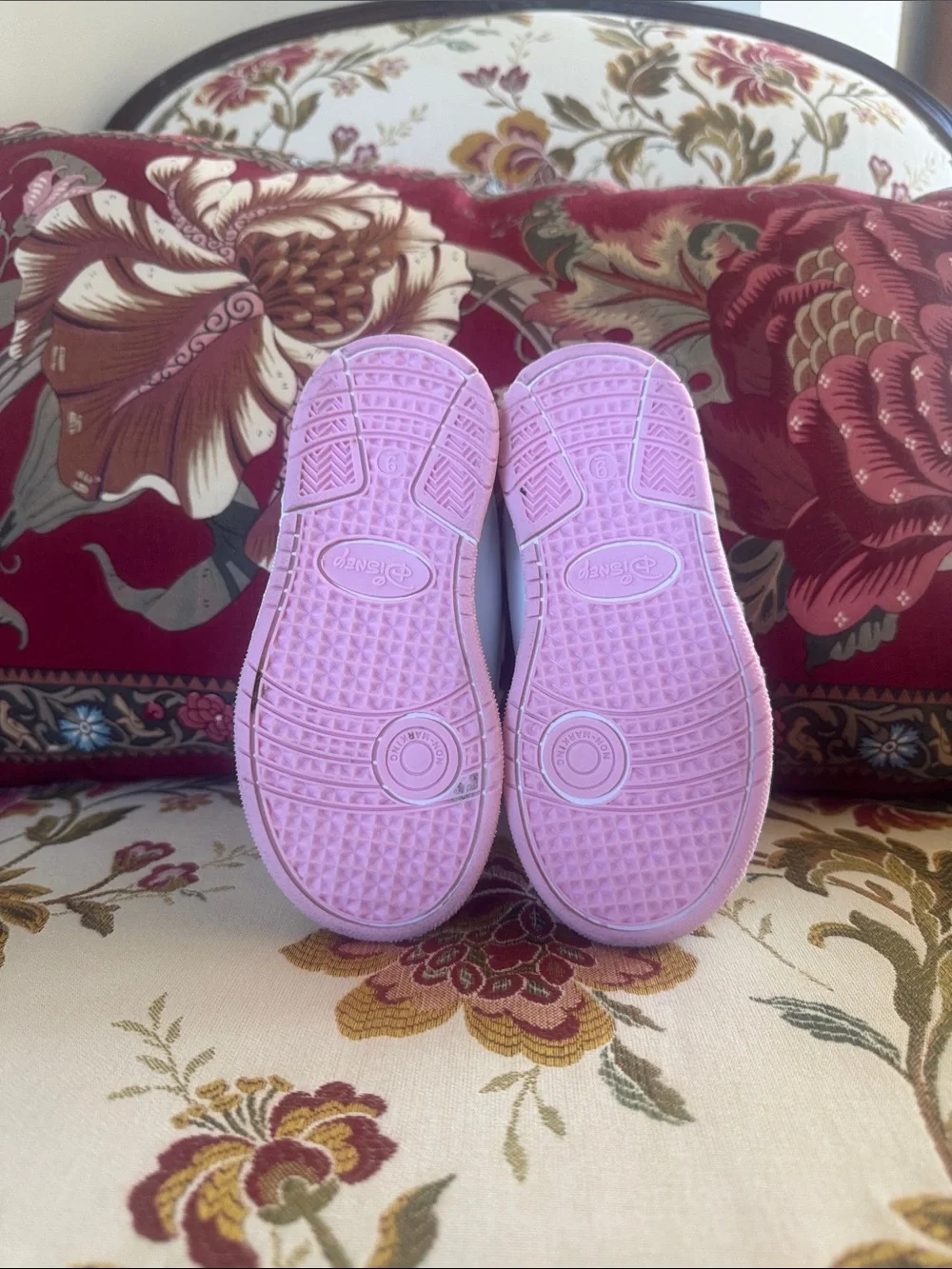 Disney Minnie White and Pink Kids Velcro Sneakers