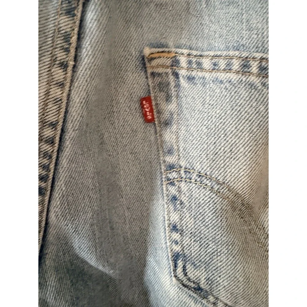 Levis levi leg