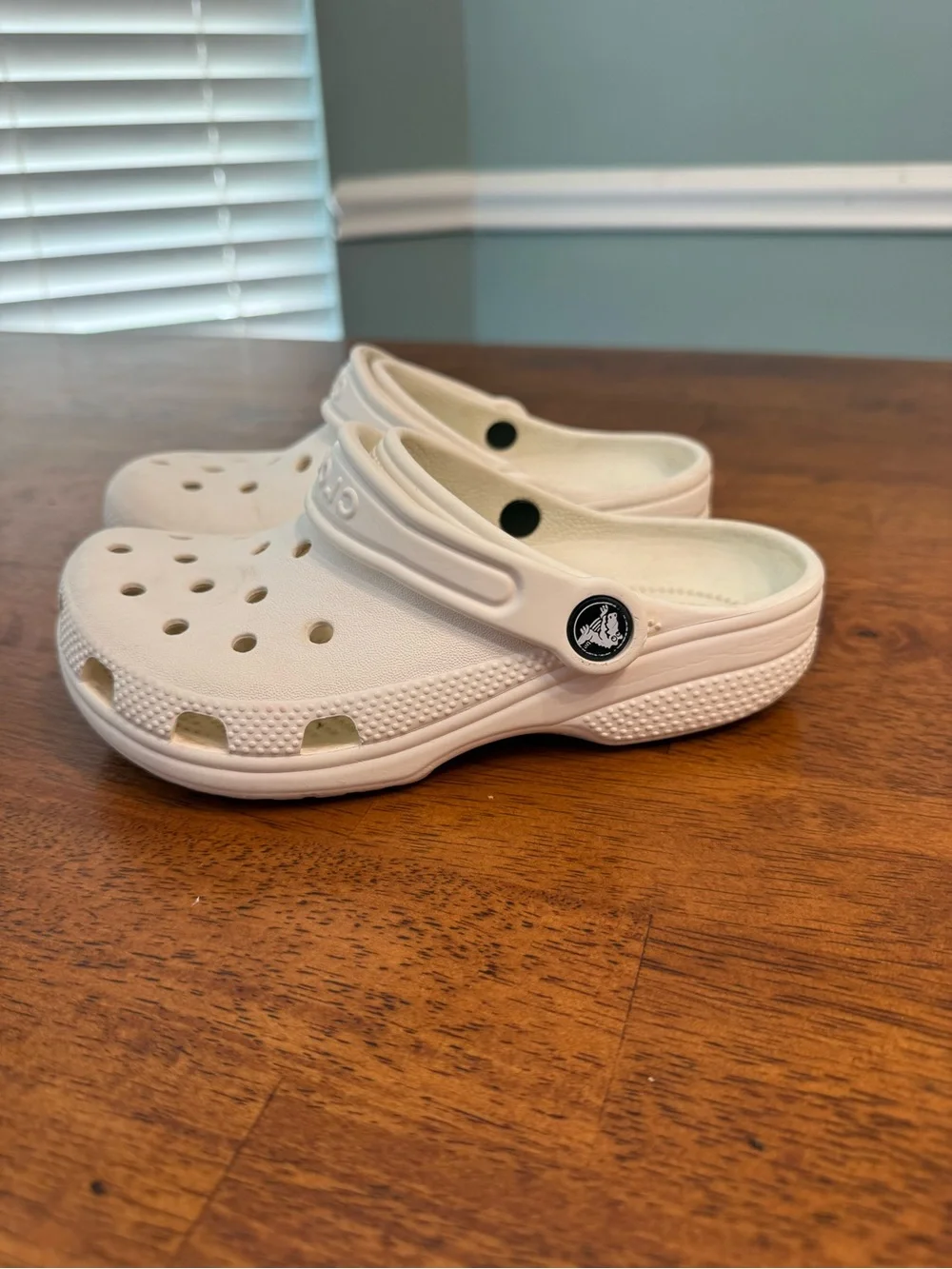 Crocs Classic Clog White Slip On Comfort Shoes size J1 kids size 1 unisex