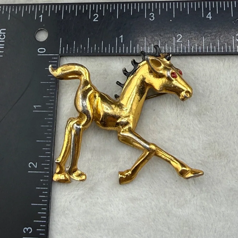 Vintage Horse Brooch Gold Tone Pot Metal