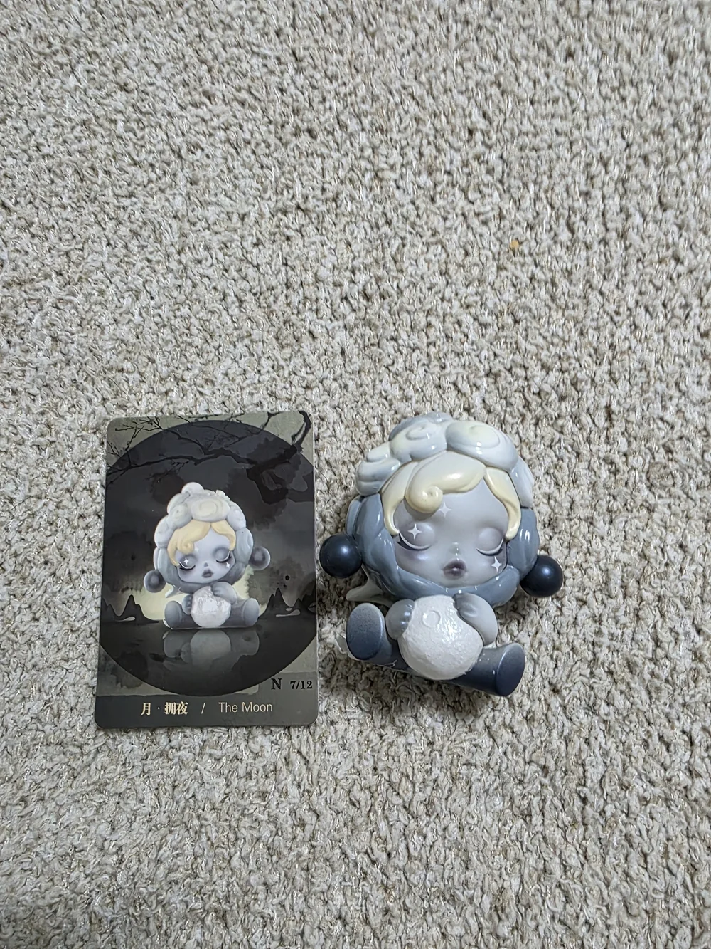 The Moon Figurine - Skullpanda Inkplum.