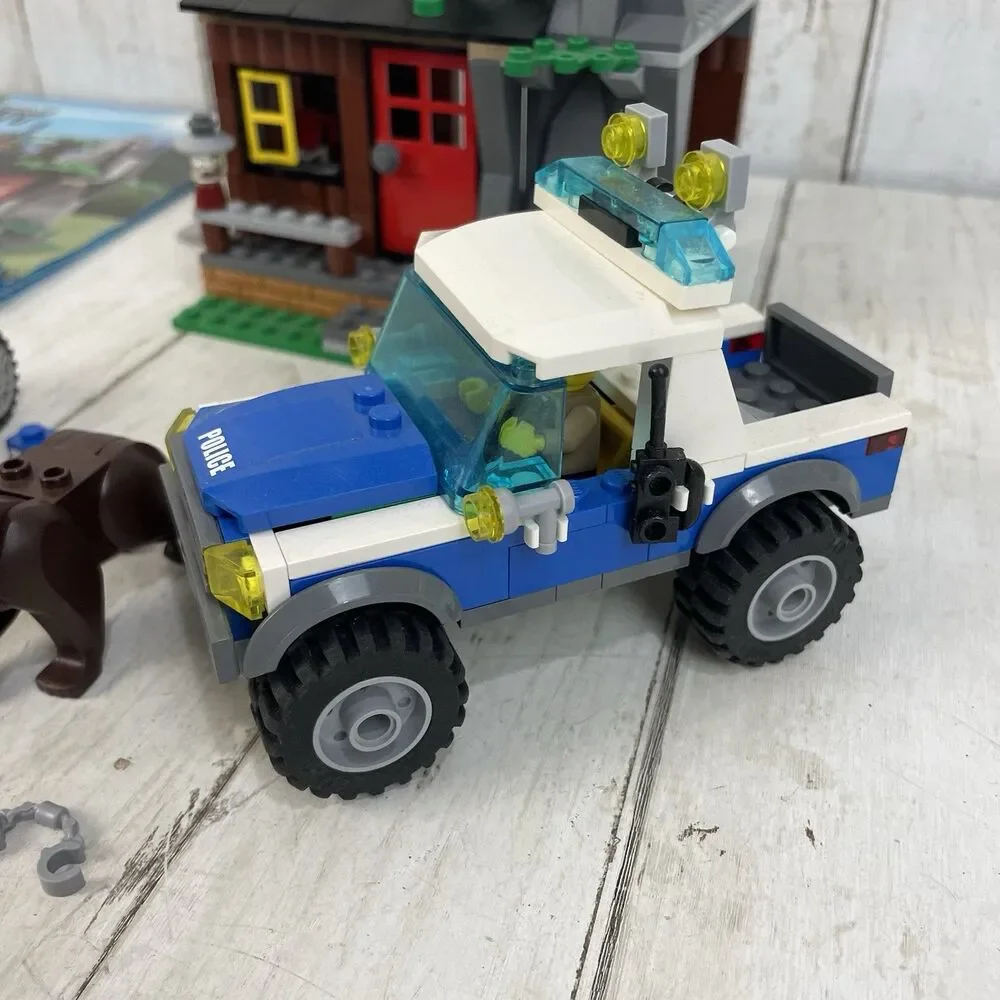 LEGO City Forest Police Robber's Hideout 4438 & Police Pursuit 4437 W/ Manuals