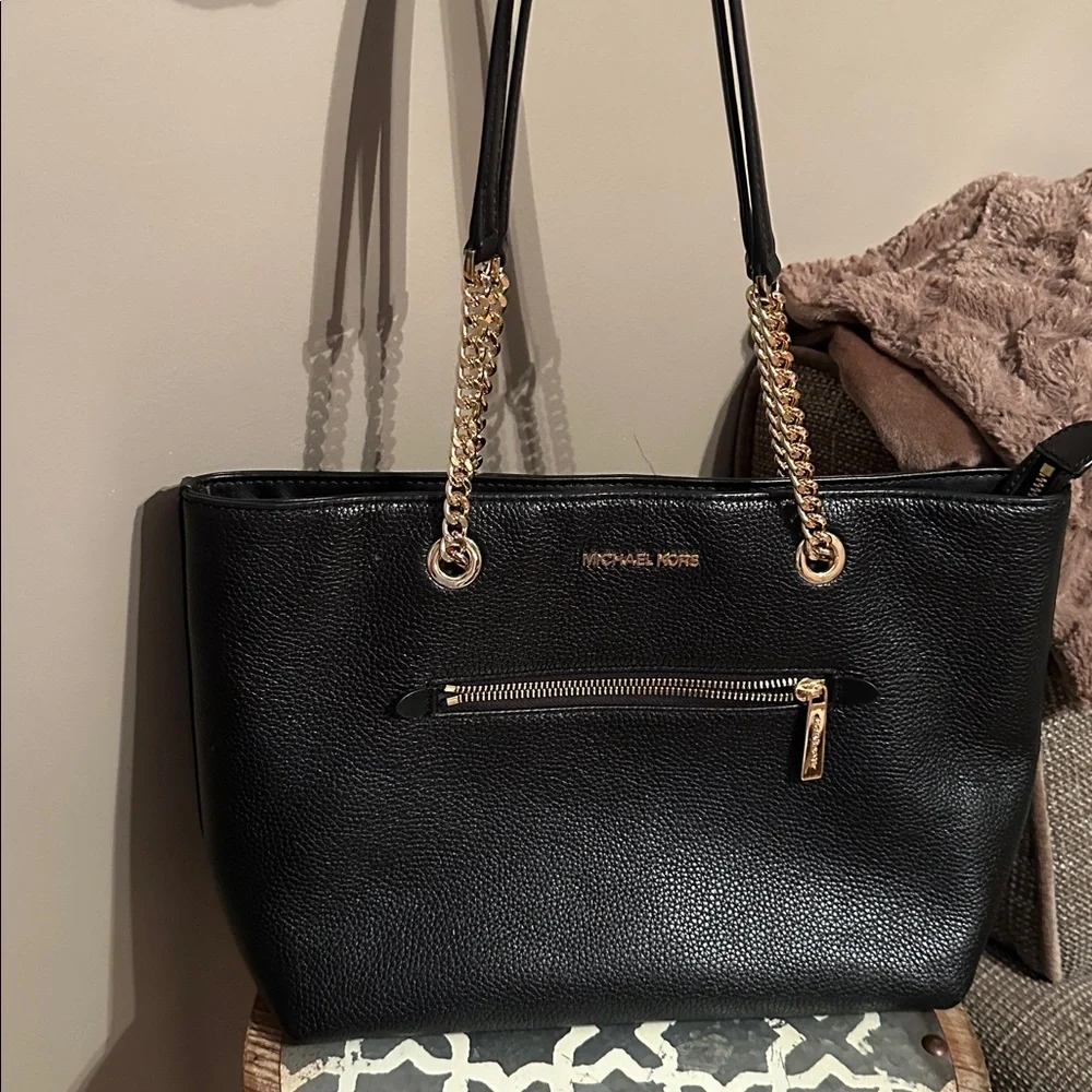 🚨Michael Kors Jet Set Black Tote Medium Front Zip Pebbled Leather Gold Chain