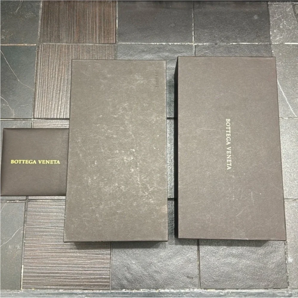 Bottega Veneta or 25 measures