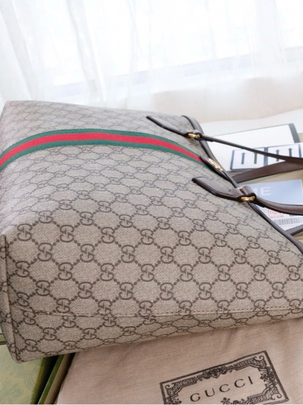 Gucci.    . brown use top